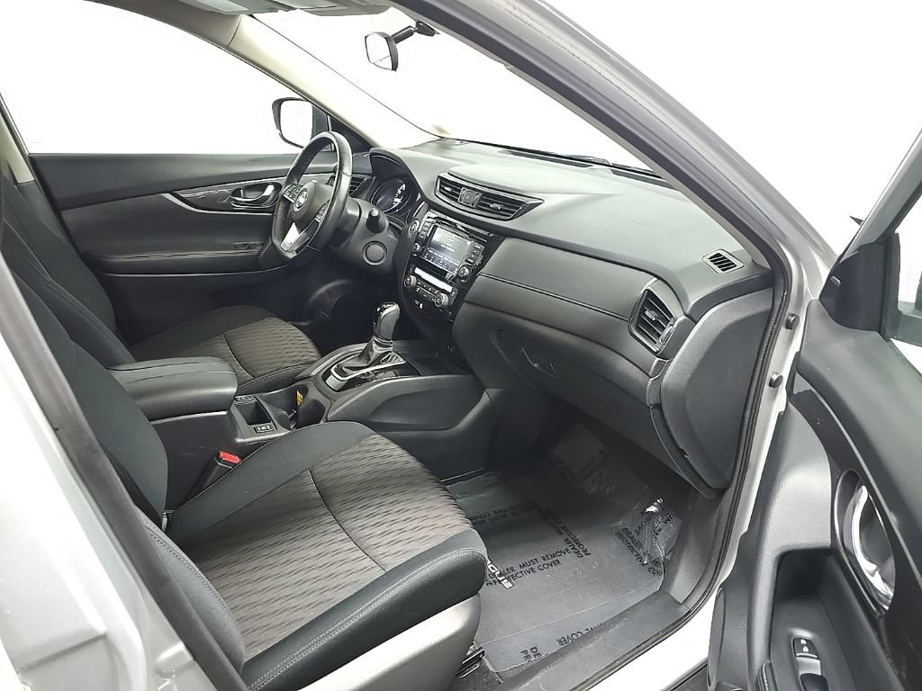 Used 2018 Nissan Rogue SV AWD/4WD image 16