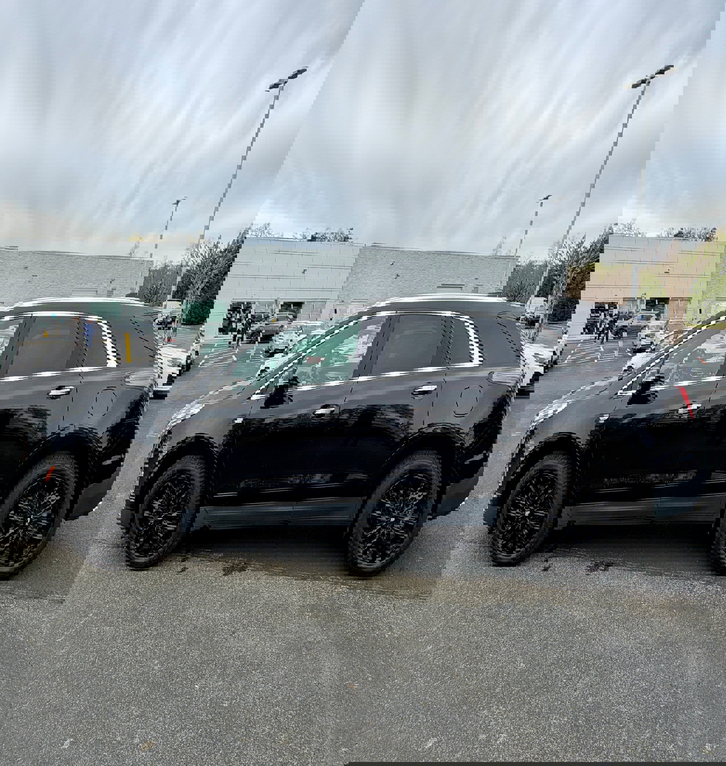 Used 2022 Cadillac XT5 Luxury w/ LPO, ONYX Package image 3