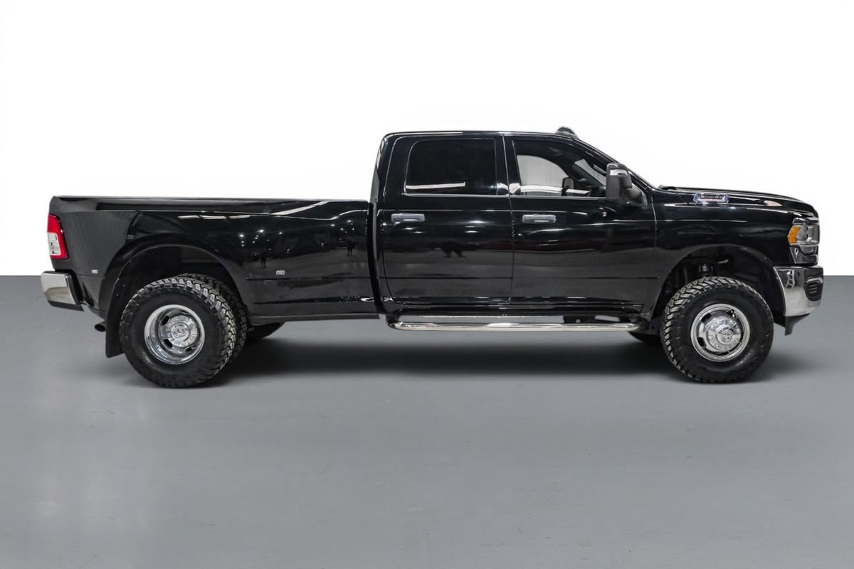 Used 2024 RAM 3500 Tradesman w/ Chrome Appearance Group AWD/4WD image 5