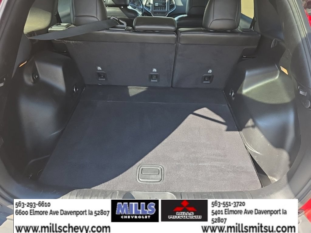 Used 2019 Jeep Cherokee Trailhawk w/ Cold Weather Group AWD/4WD image 17