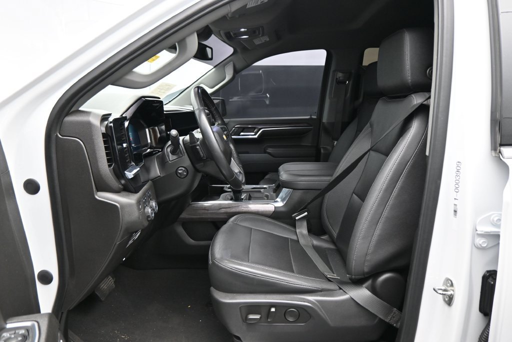 Used 2023 Chevrolet Silverado 1500 LTZ w/ LTZ Convenience Package II AWD/4WD image 9