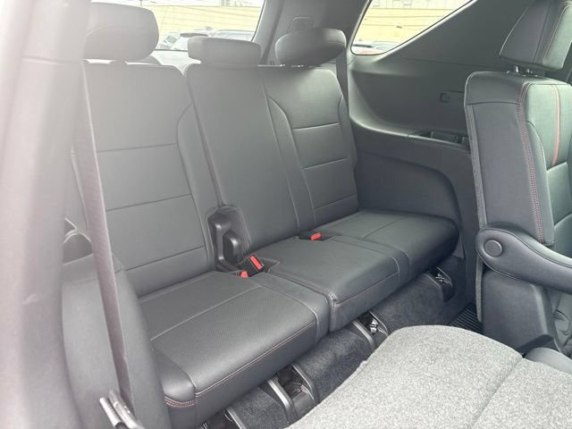 Used 2024 Chevrolet Traverse RS w/ LPO, Floor Liner Package AWD/4WD image 29