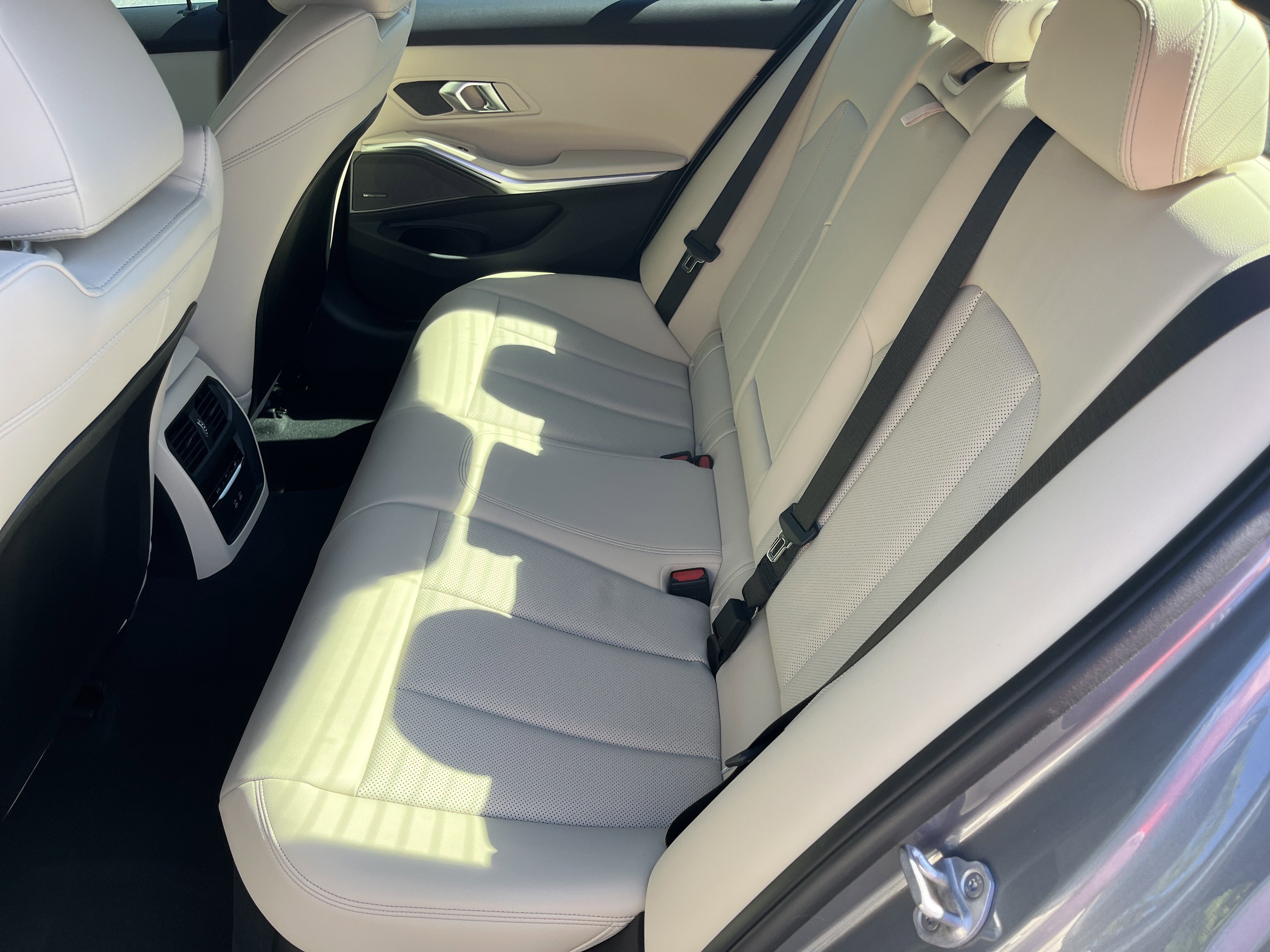 New 2026 BMW 330i Sedan w/ Premium Package RWD image 21