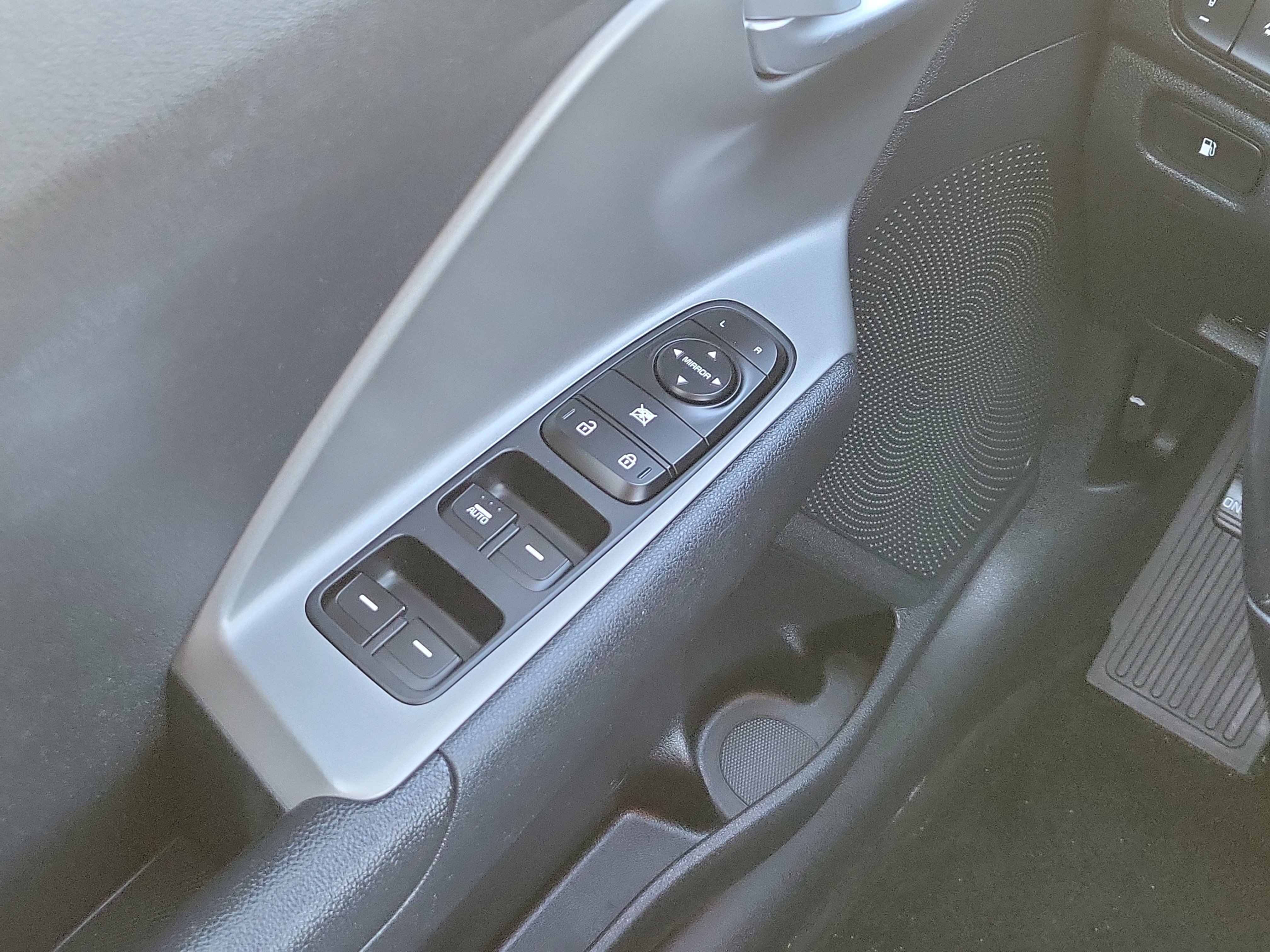 Used 2018 Kia Niro LX FWD image 20