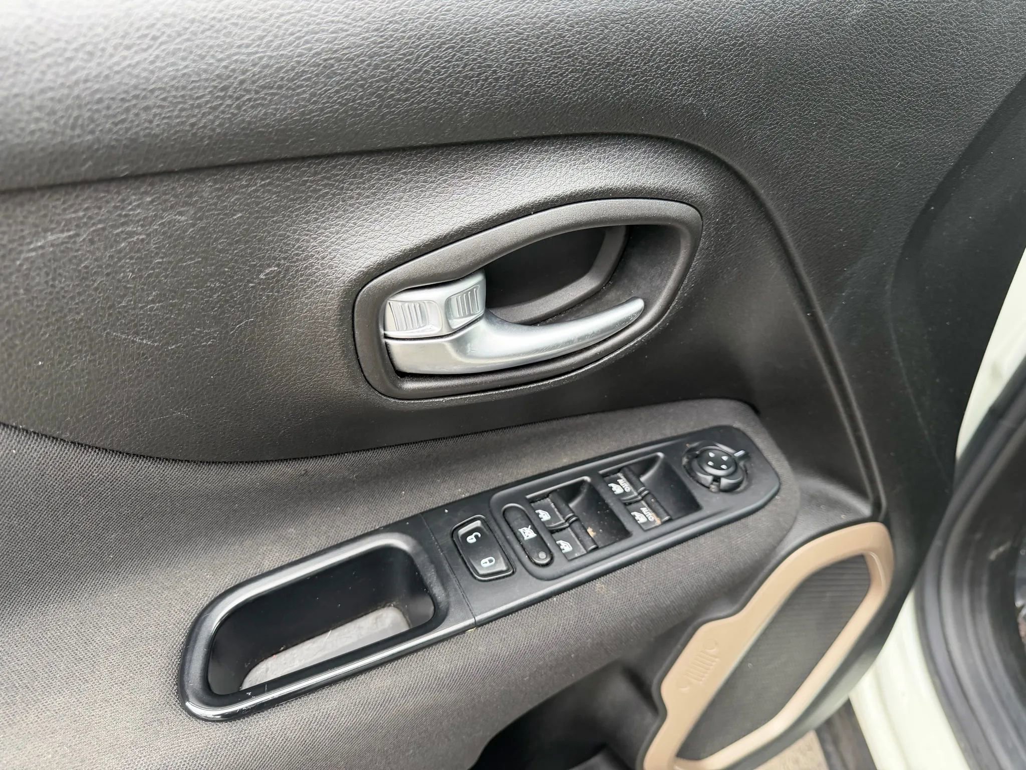 Used 2016 Jeep Renegade Sport w/ Power & Air Group image 21