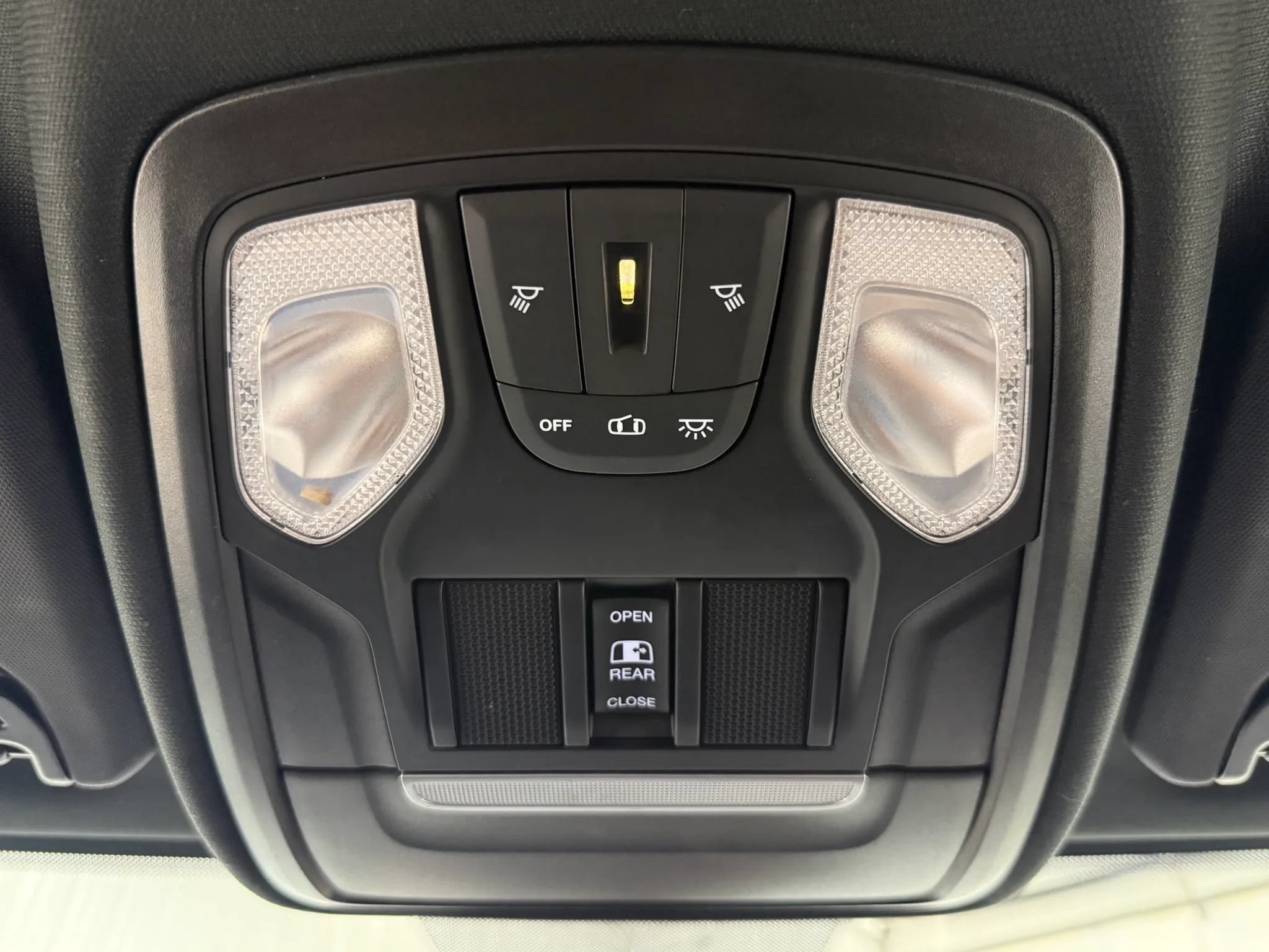 Used 2022 RAM 3500 Tradesman w/ Chrome Appearance Group AWD/4WD image 25
