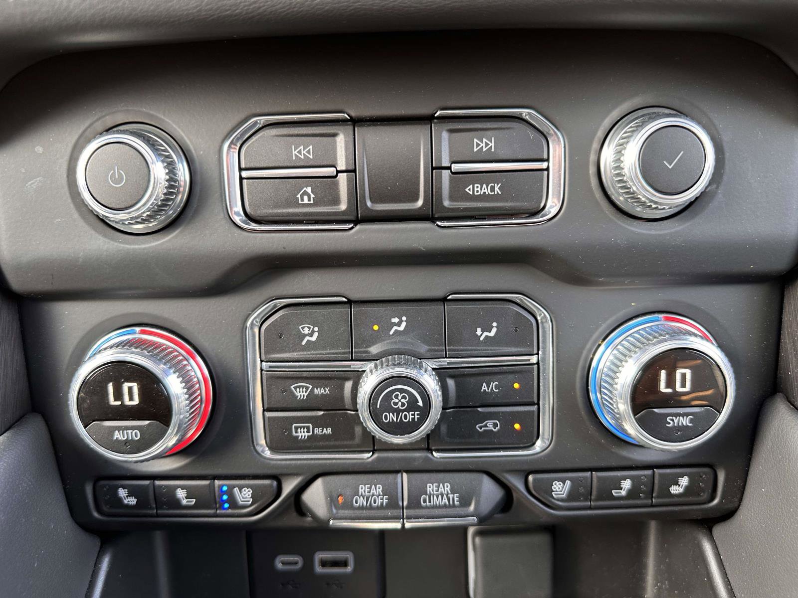 Used 2023 GMC Yukon AT4 AWD/4WD image 27