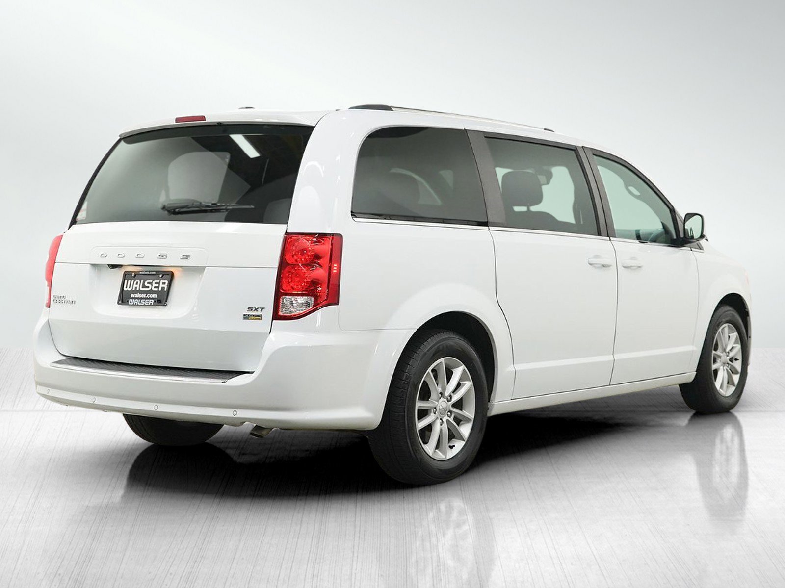Used 2019 Dodge Grand Caravan SXT w/ Rear Park Assist Package FWD image 5