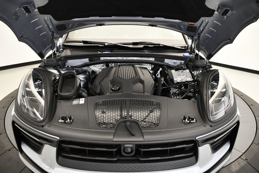 Certified 2026 Porsche Macan image 12