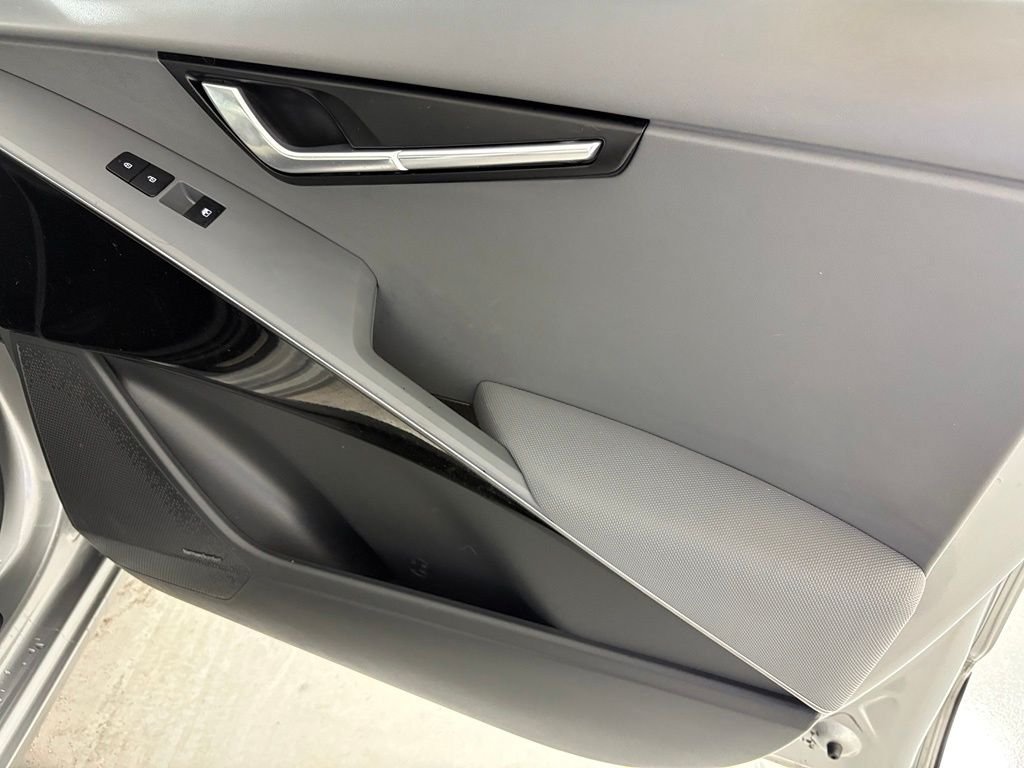 Used 2023 Kia Niro SX Touring FWD image 42