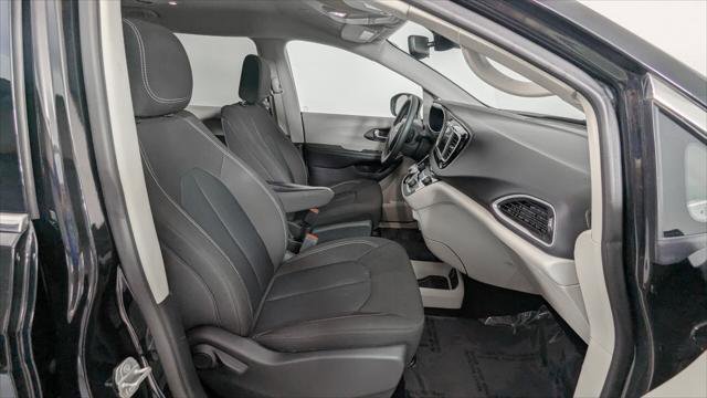 Used 2023 Chrysler Voyager LX image 23