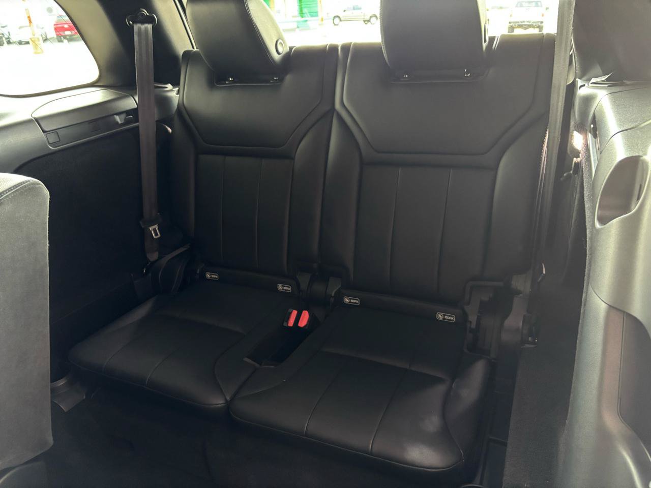 Used 2017 Land Rover Discovery HSE AWD/4WD image 26