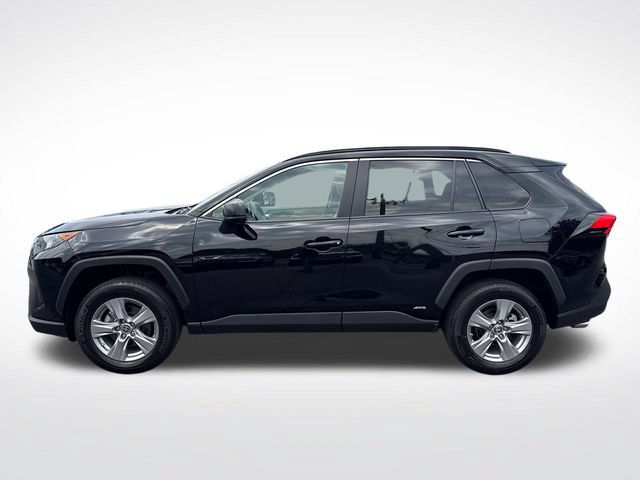 Used 2022 Toyota RAV4 LE AWD/4WD image 2