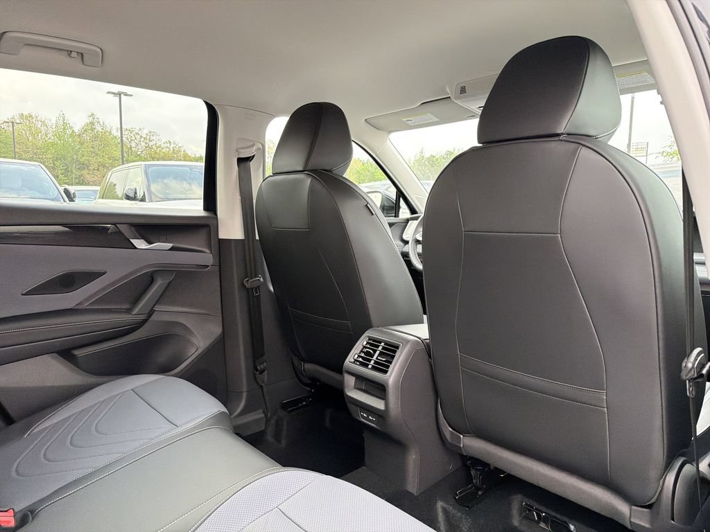 New 2026 Volkswagen Tiguan SE FWD image 17