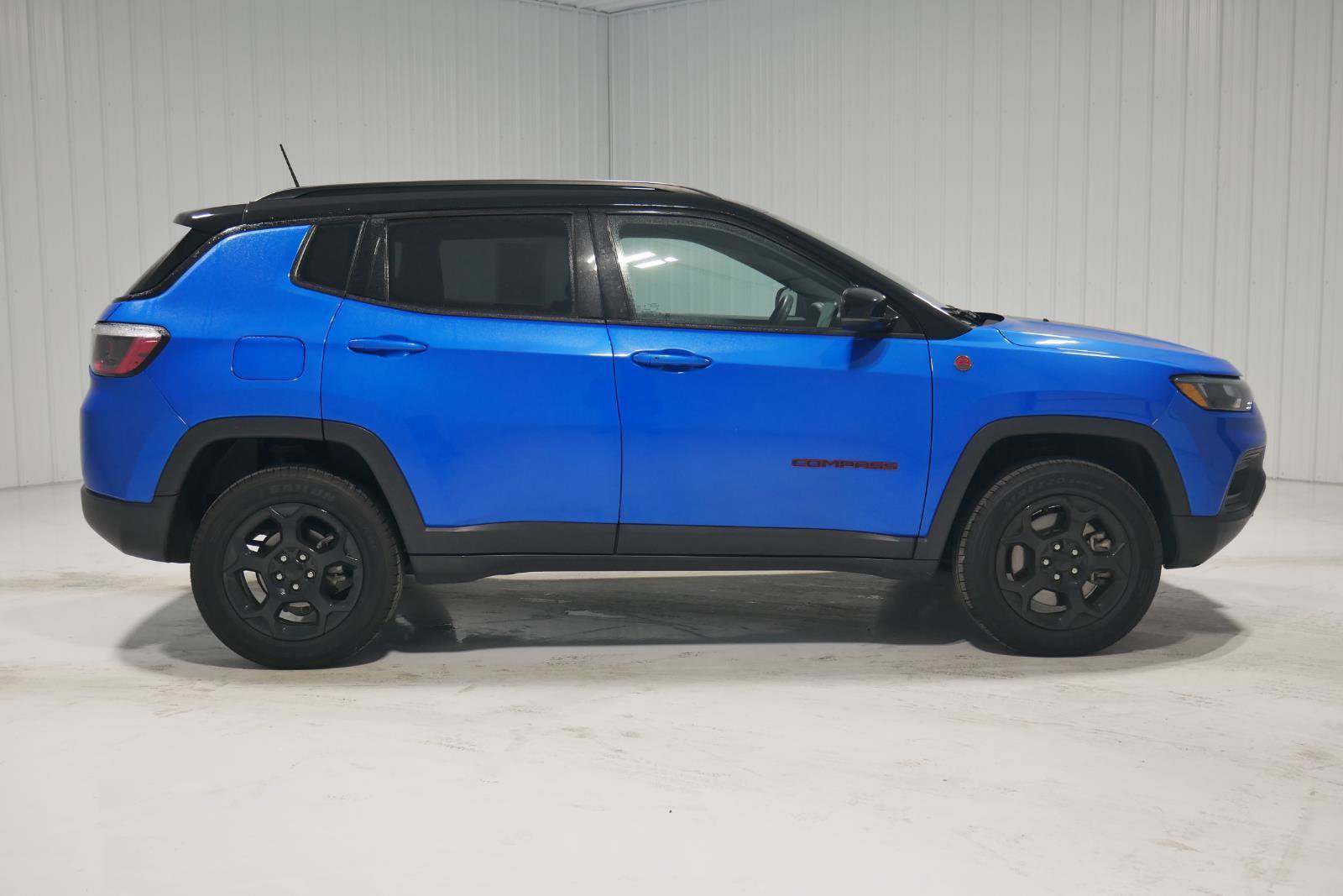 Used 2023 Jeep Compass Trailhawk image 4