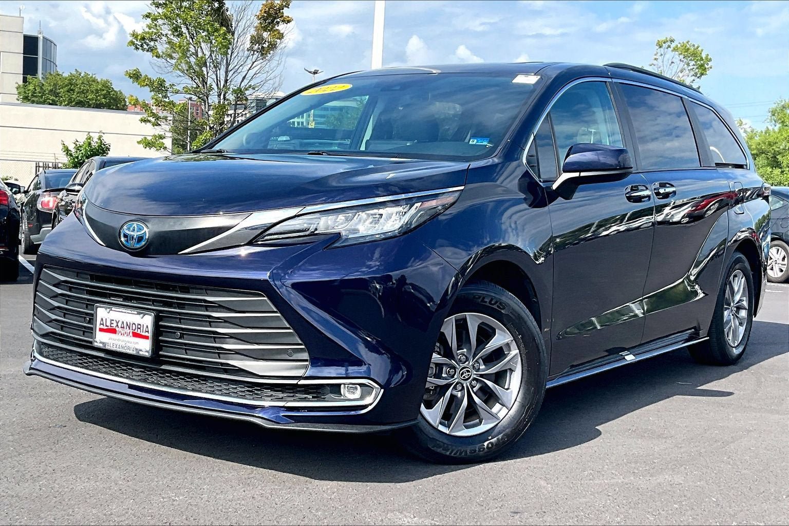 Used 2022 Toyota Sienna XLE w/ XLE Plus Package