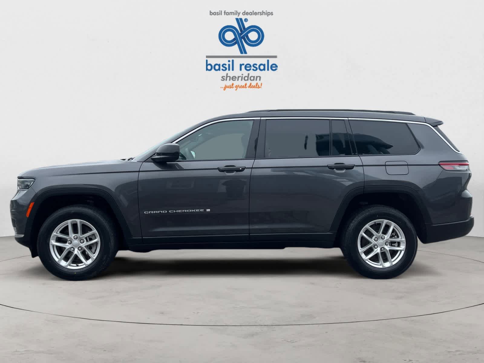 Used 2024 Jeep Grand Cherokee L Laredo w/ Luxury Tech Group I AWD/4WD image 3