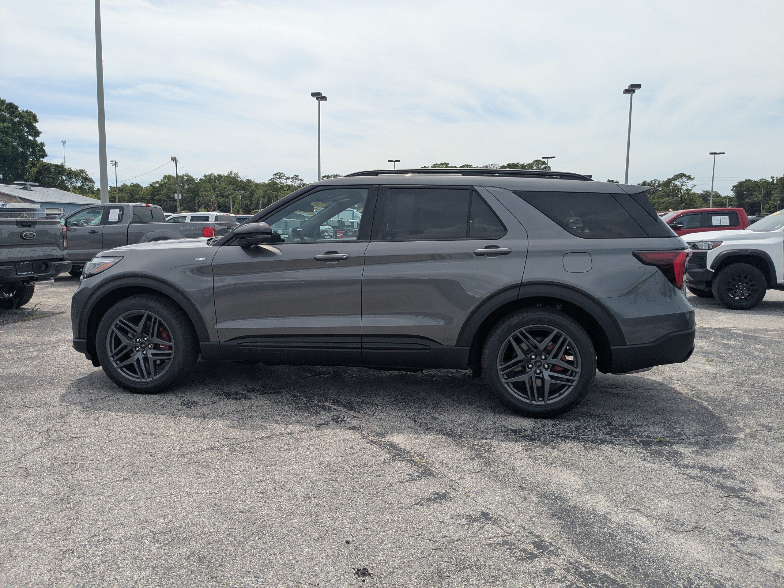 New 2026 Ford Explorer ST-Line w/ ST-Line Street Pack RWD image 7