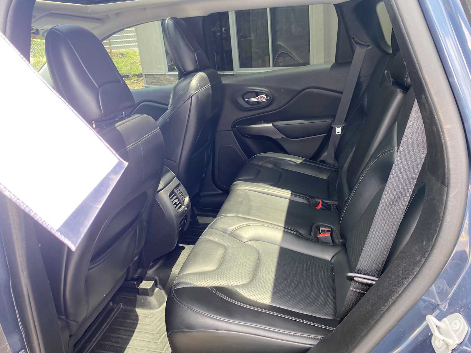Used 2020 Jeep Cherokee Limited AWD/4WD image 11