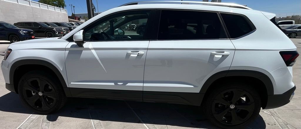 Certified 2025 Volkswagen Taos SEL AWD/4WD image 5