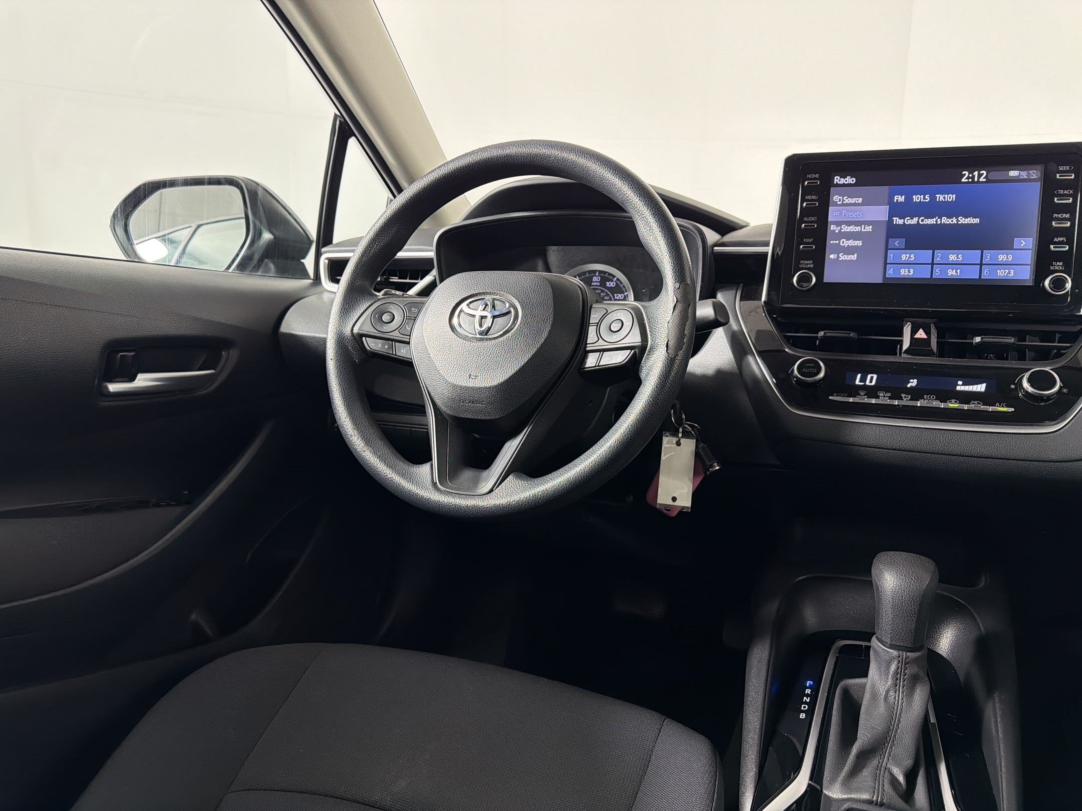 Used 2020 Toyota Corolla LE FWD image 25