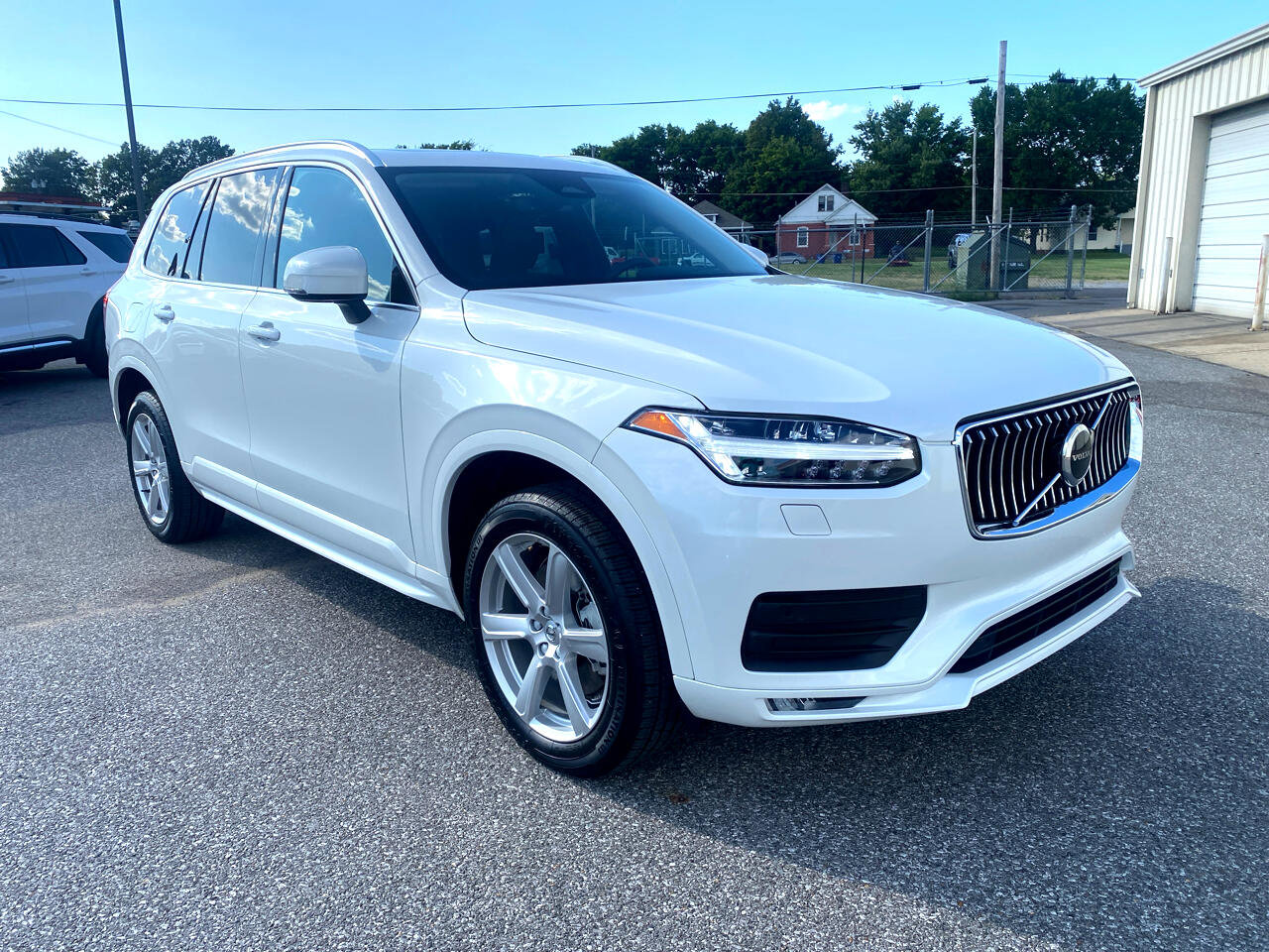 Used 2023 Volvo XC90 B5 Core w/ Protection Package Premier image 3