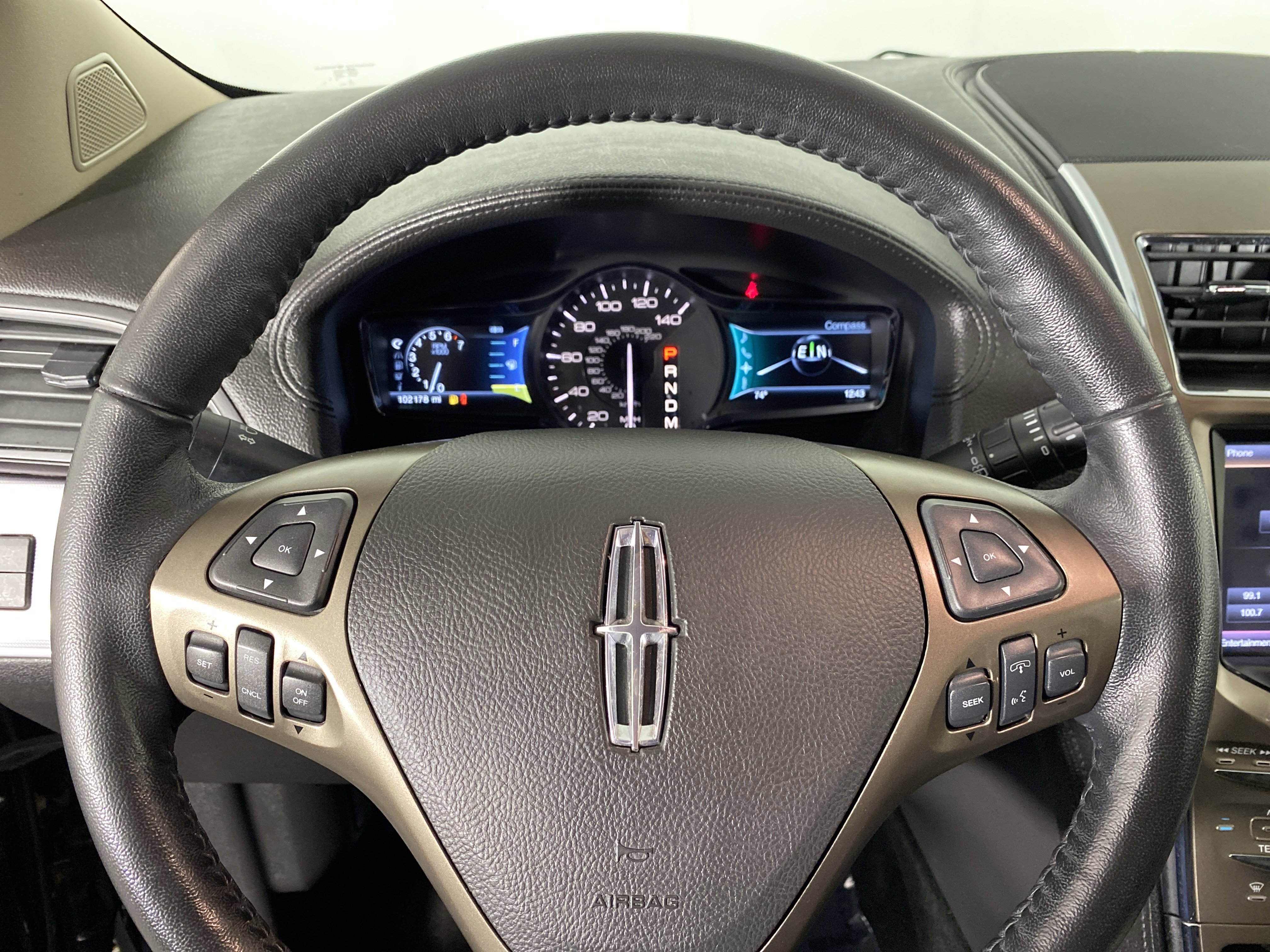 Used 2012 Lincoln MKX AWD image 17