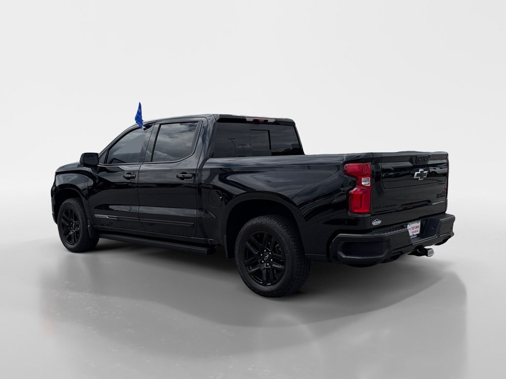 Used 2025 Chevrolet Silverado 1500 High Country w/ Midnight Edition AWD/4WD image 3