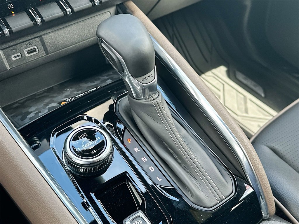 New 2024 GMC Canyon Denali w/ LPO, Denali Black Edition image 22