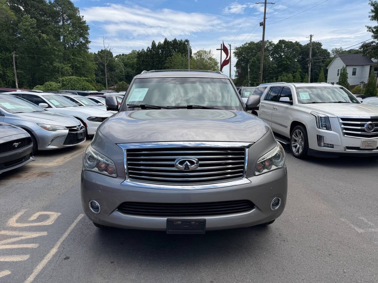 Used 2011 INFINITI QX56 4WD w/ Theater Pkg image 2