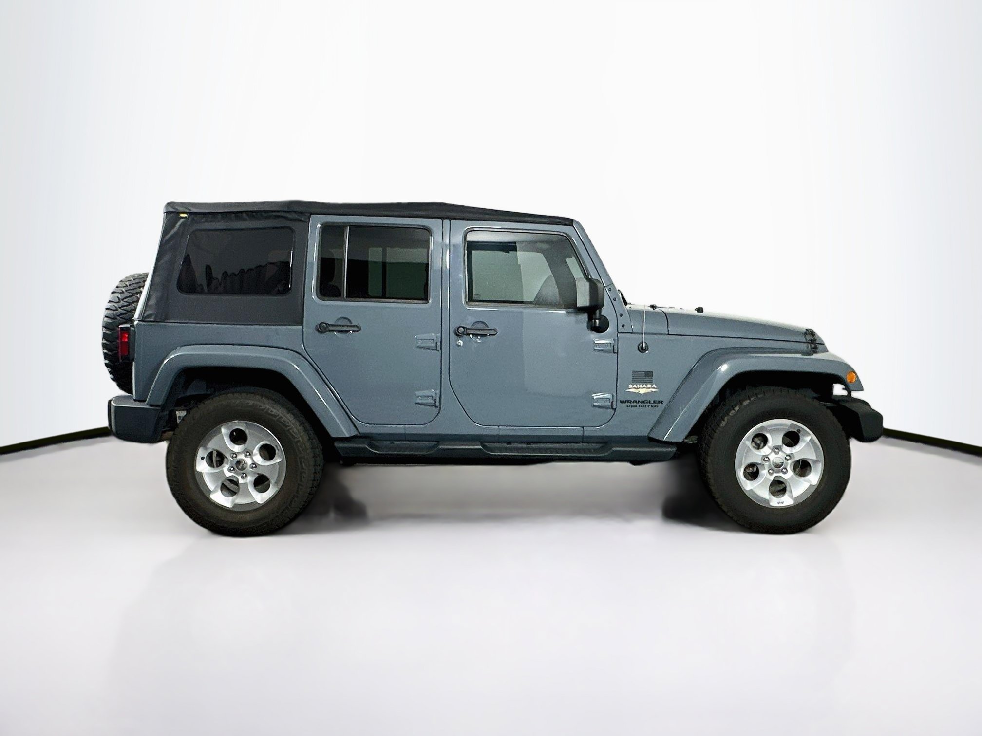 Used 2014 Jeep Wrangler Unlimited Sahara w/ Connectivity Group AWD/4WD image 10