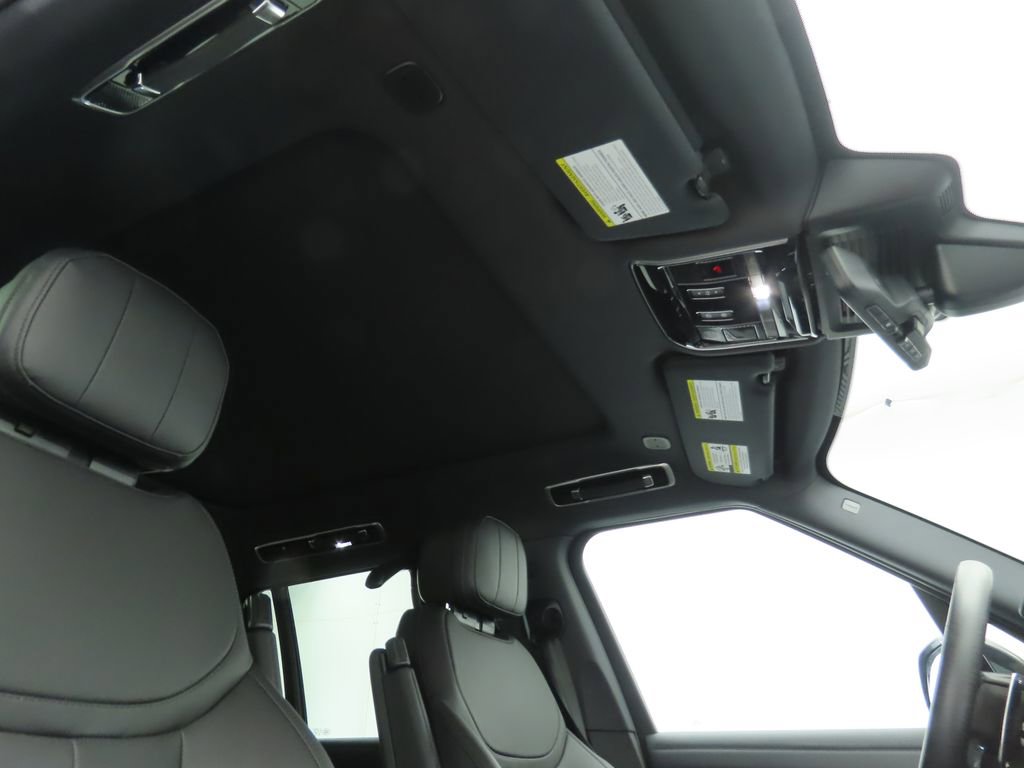 New 2025 Land Rover Range Rover Long Wheelbase SE image 18
