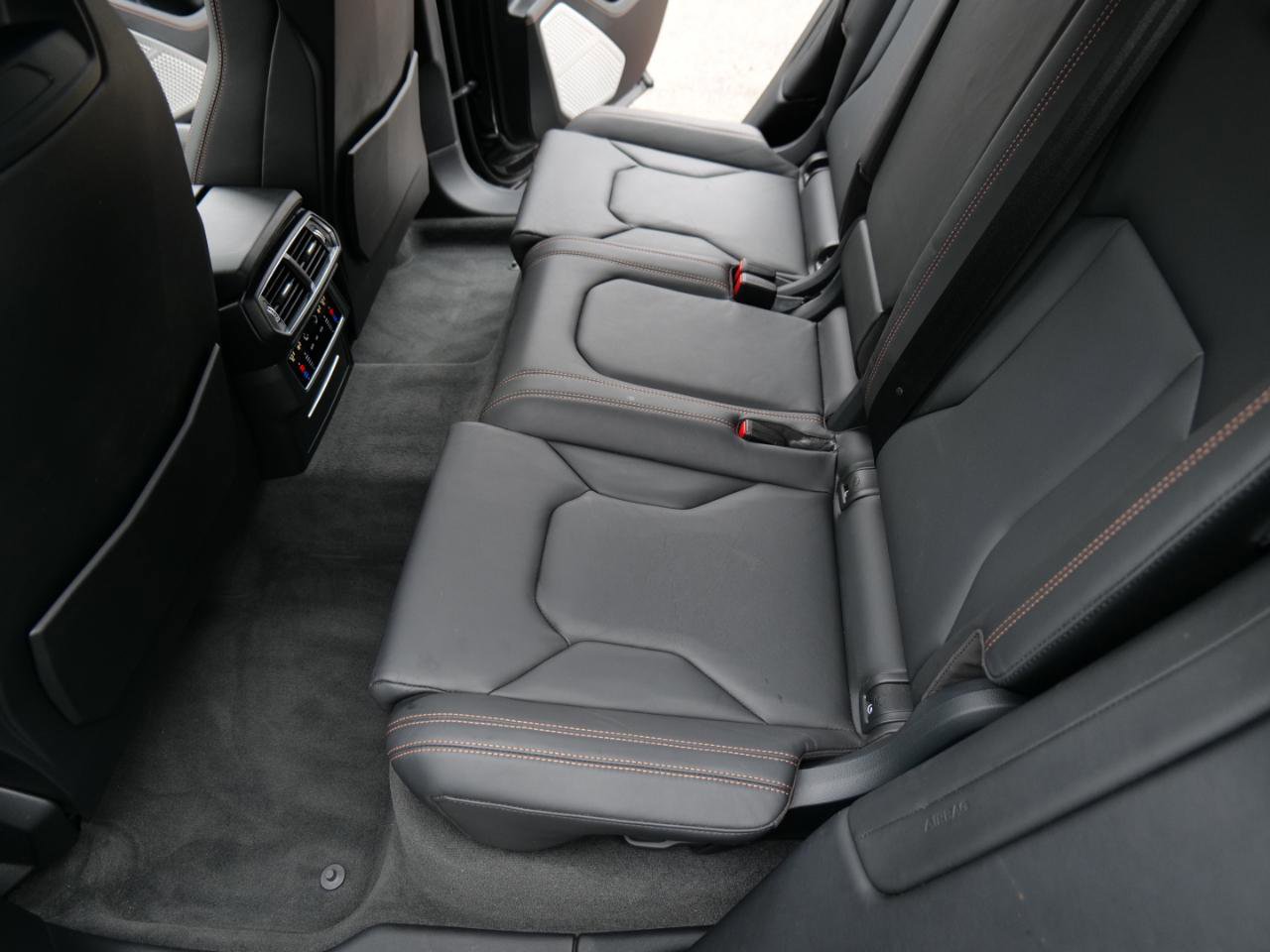 Used 2021 Lamborghini Urus AWD/4WD image 47