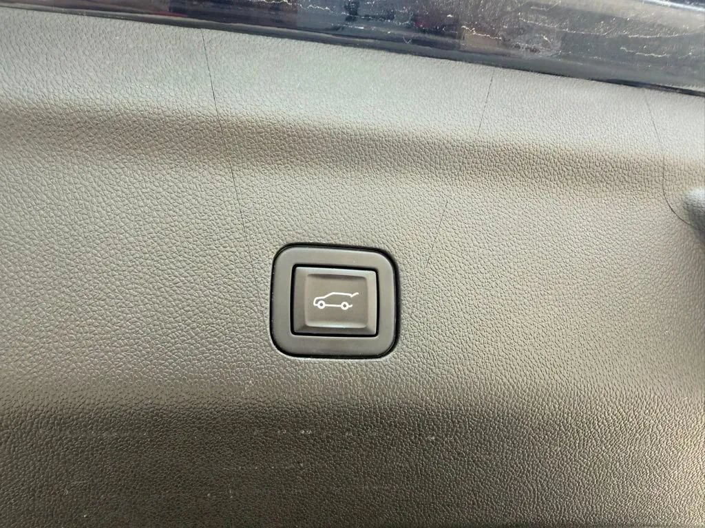 Used 2023 Cadillac Escalade Premium Luxury AWD/4WD image 35