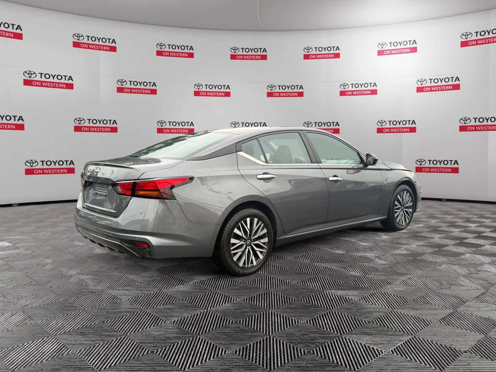 Used 2025 Nissan Altima 2.5 SV FWD image 5