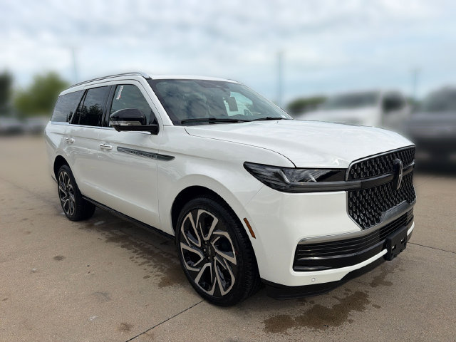 New 2026 Lincoln Navigator Reserve AWD/4WD image 3