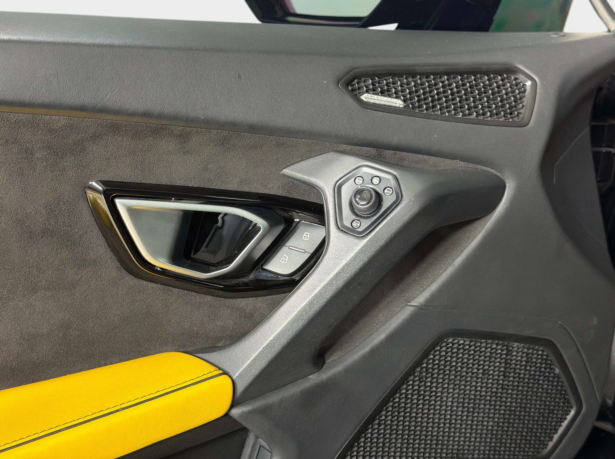 Used 2023 Lamborghini Huracan EVO RWD image 28