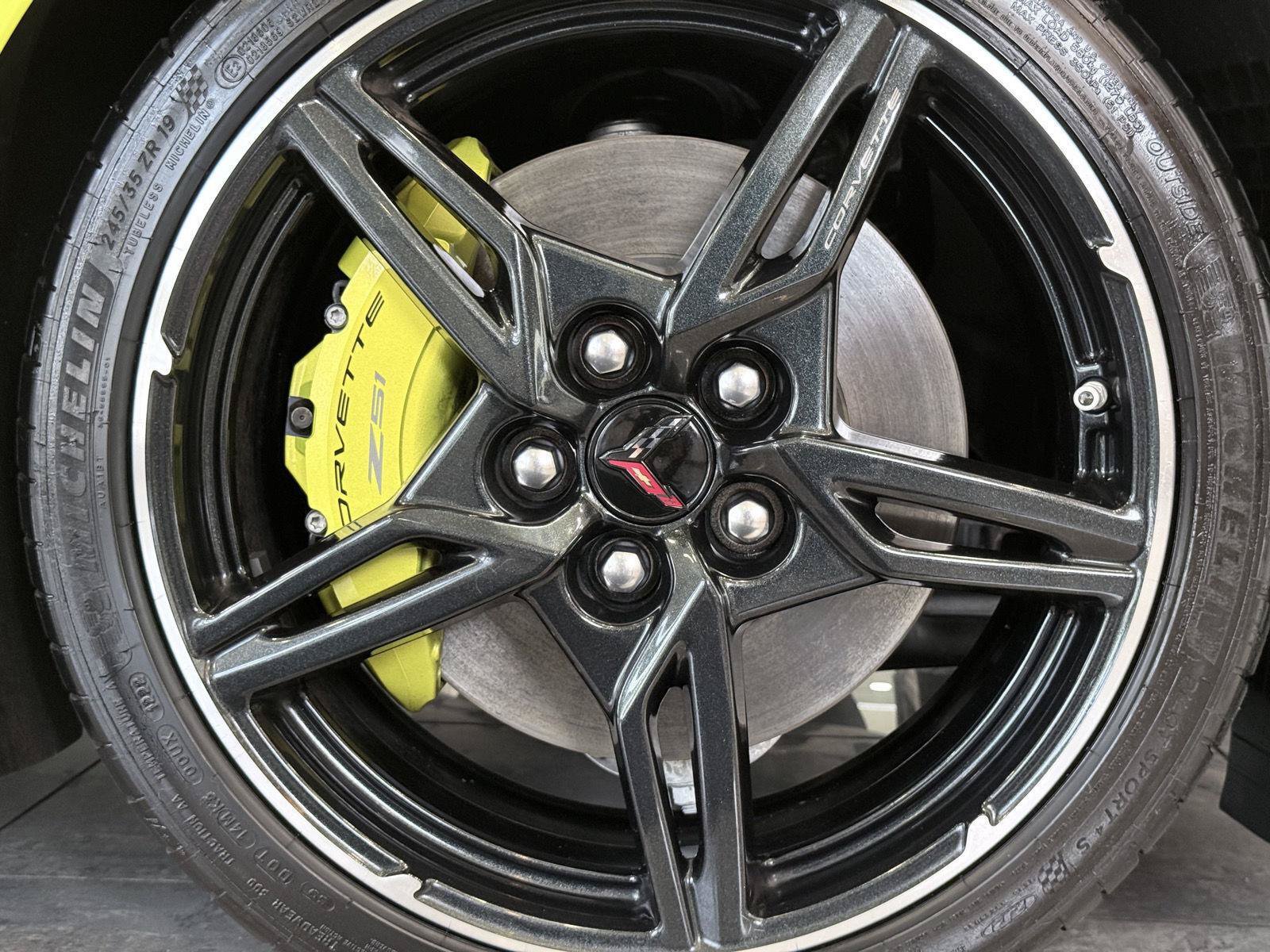Used 2022 Chevrolet Corvette Stingray Premium Conv w/ Z51 Performance Package RWD image 17