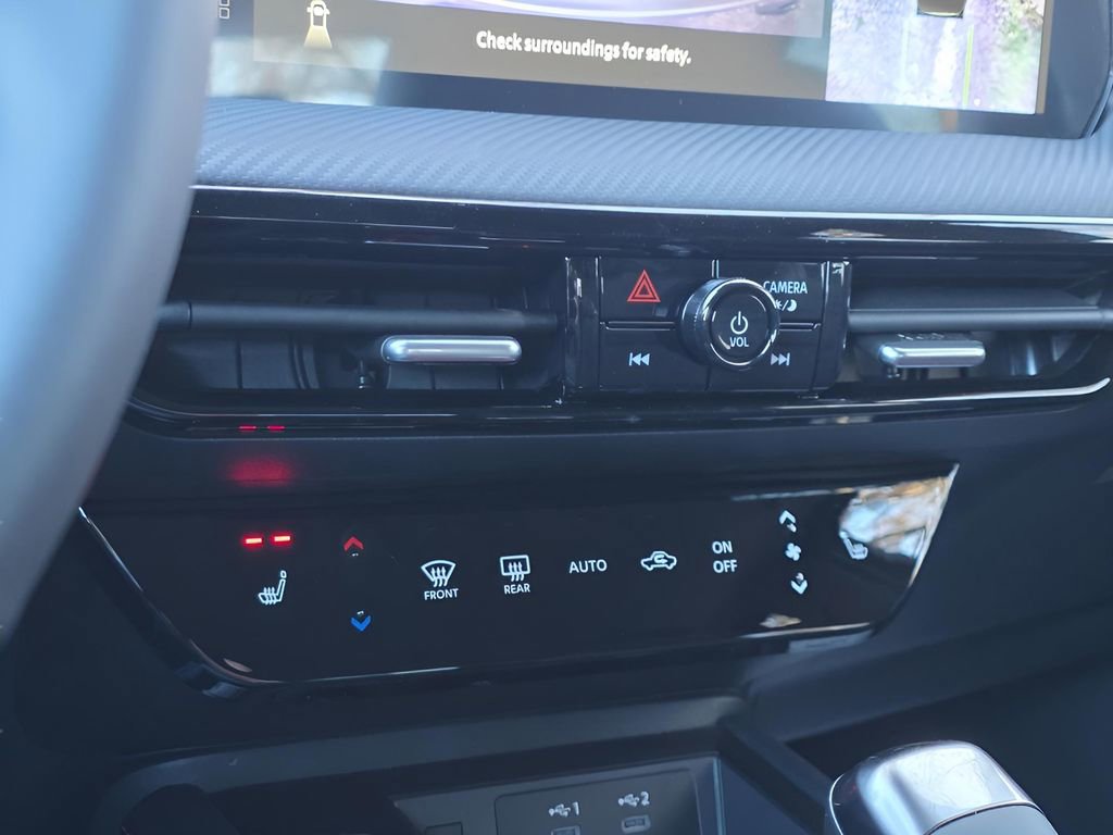 New 2026 Nissan Kicks SR w/ Cold Weather Package image 24