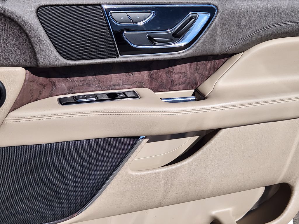 Used 2022 Lincoln Navigator 4WD image 12