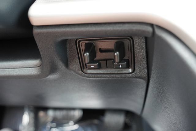 Used 2025 Ford Expedition Active AWD/4WD image 36