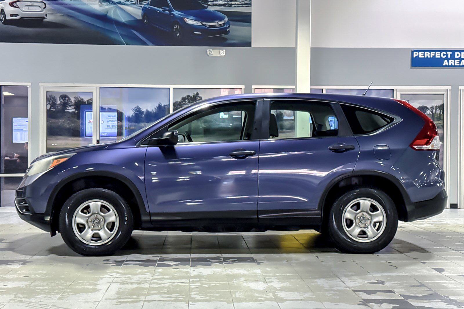 Used 2014 Honda CR-V LX image 2