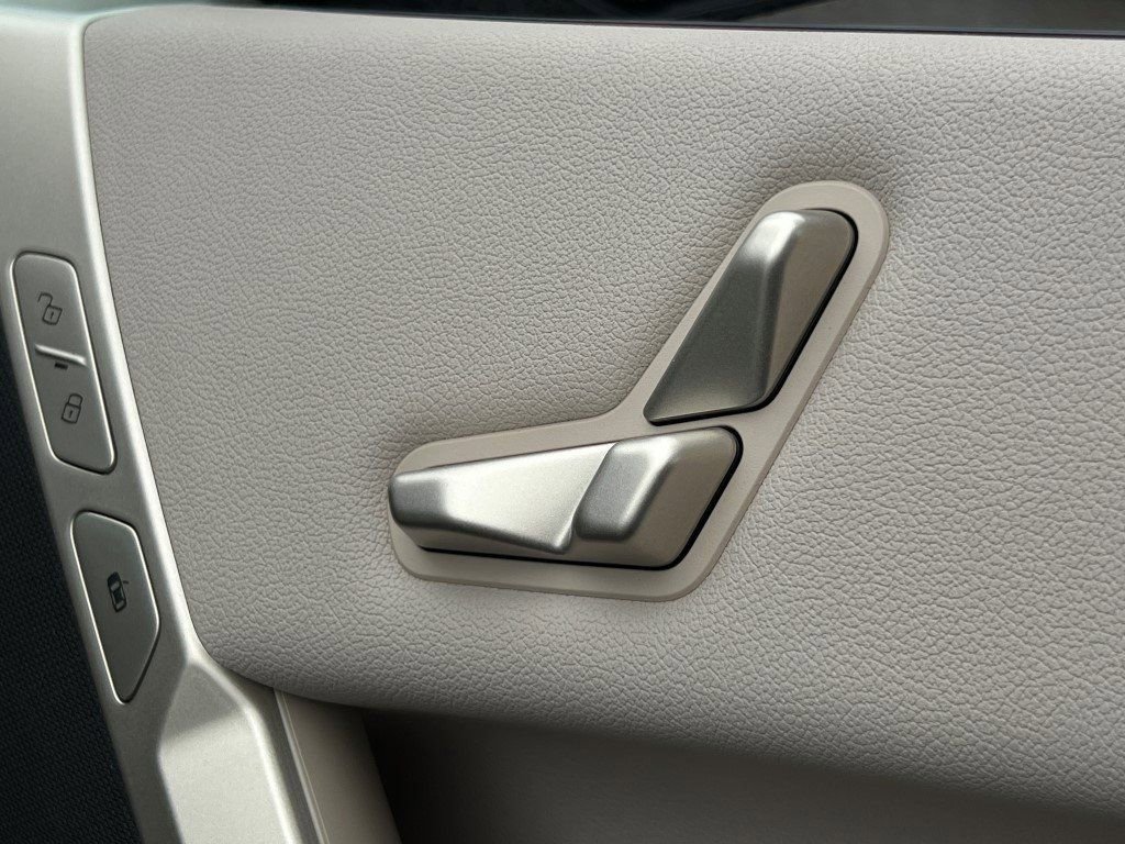 Used 2022 BMW iX xDrive50 w/ Convenience Package image 13