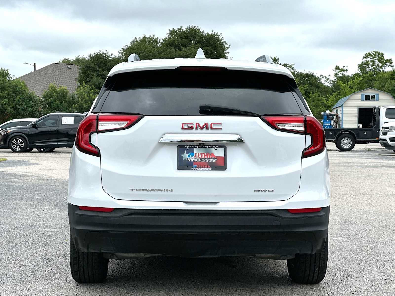 Used 2024 GMC Terrain SLT AWD/4WD image 14