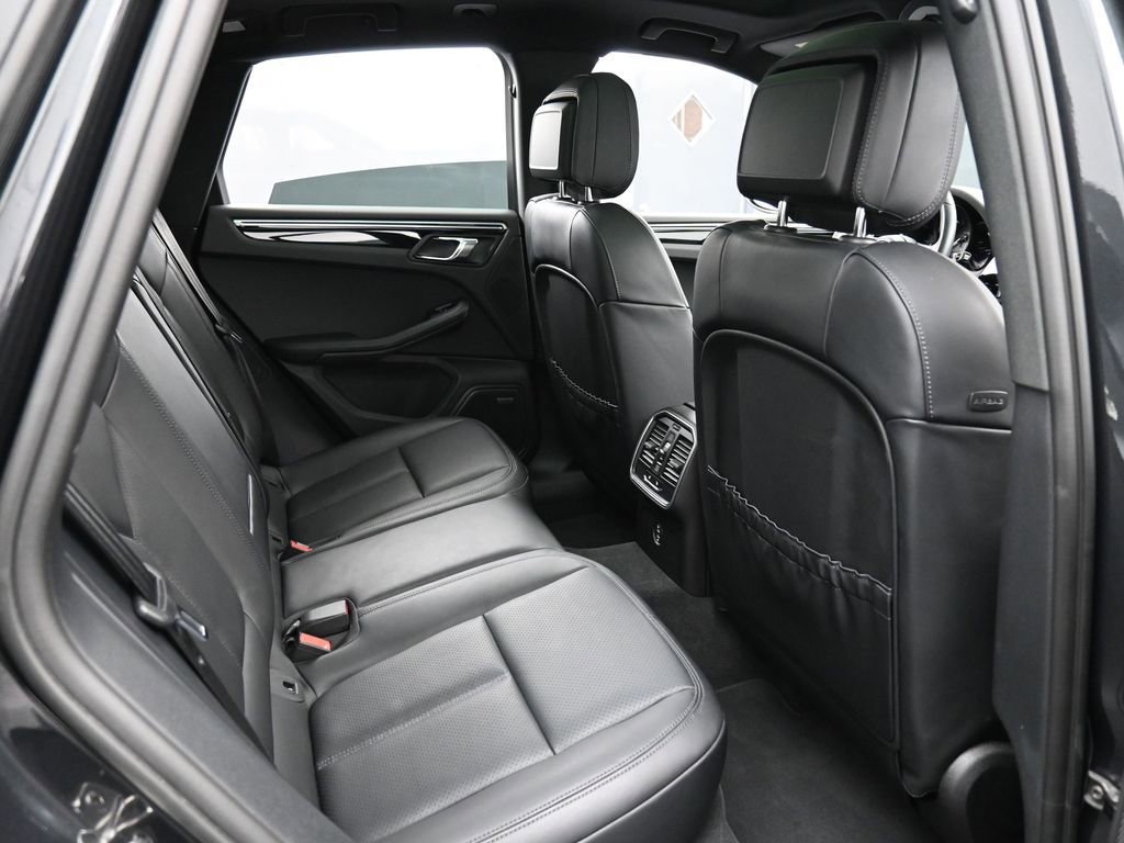 Certified 2025 Porsche Macan image 27