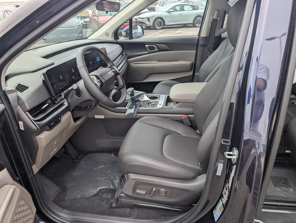 New 2027 Kia Carnival FWD image 14