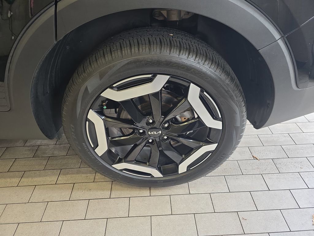 Used 2024 Kia Telluride EX w/ EX Captain's Chair Package image 35