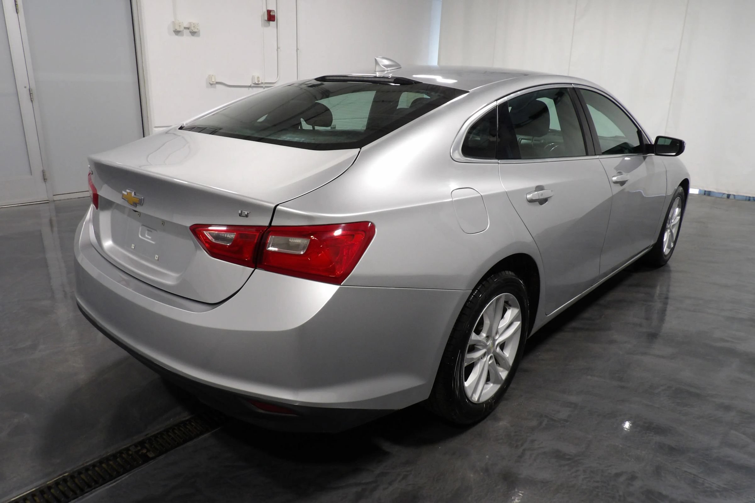 Used 2018 Chevrolet Malibu LT FWD image 4