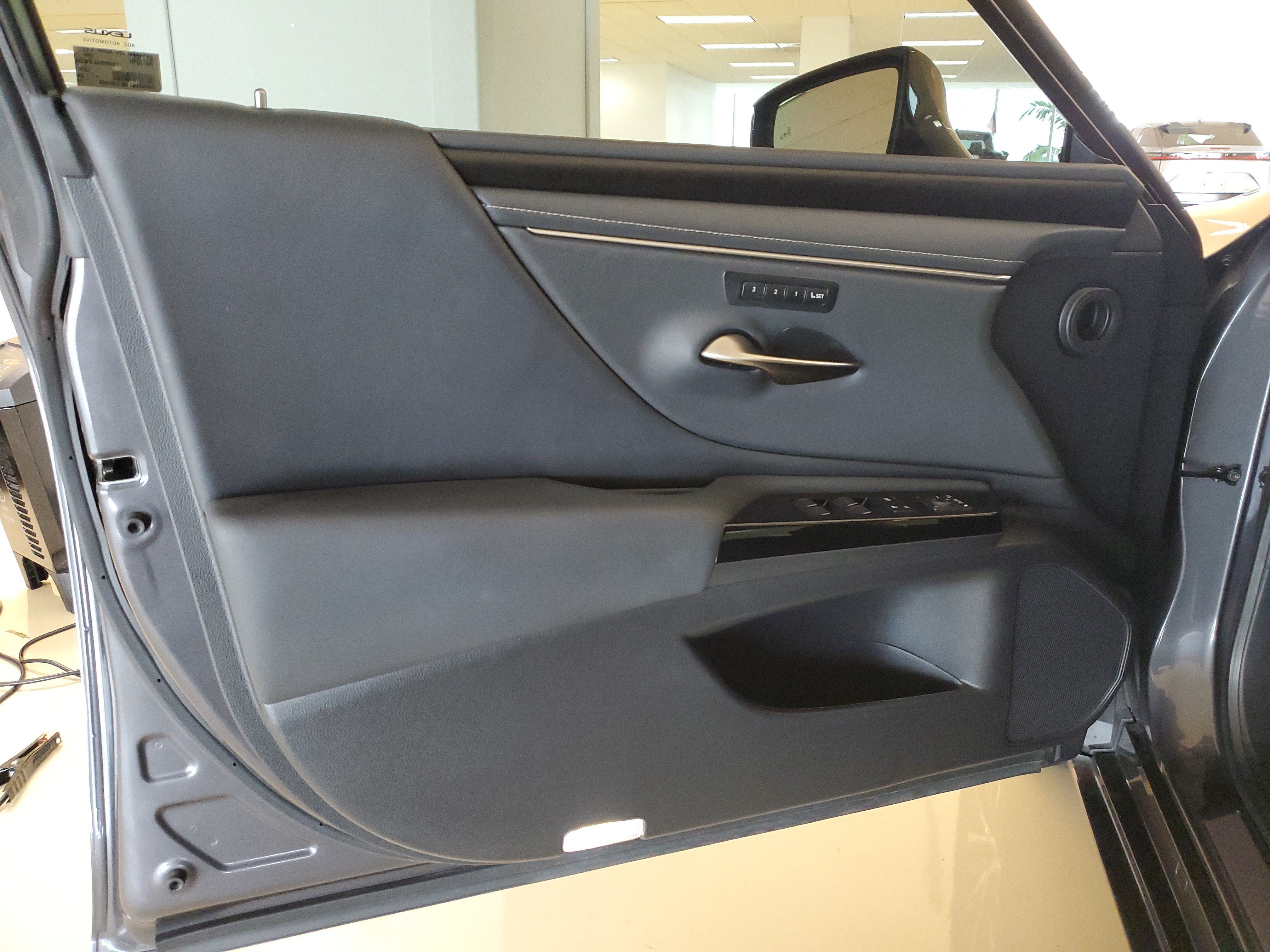 Used 2024 Lexus ES 350 w/ Premium Package FWD image 21