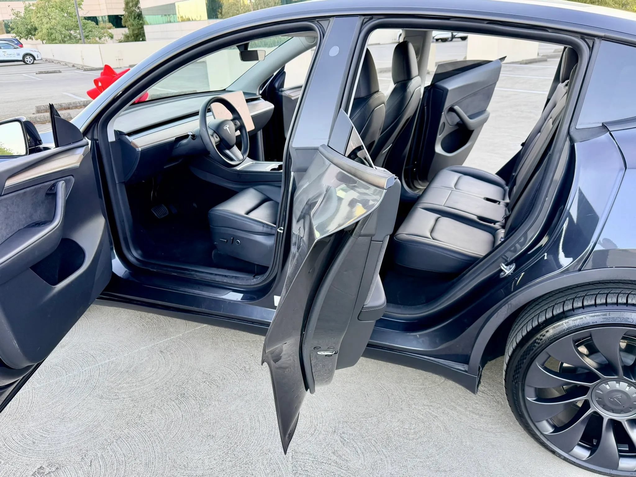 Used 2025 Tesla Model Y Long Range AWD/4WD image 38